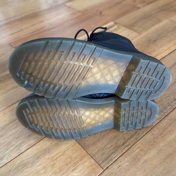 NEW Dr. Martens boots - Picture 4 of 6